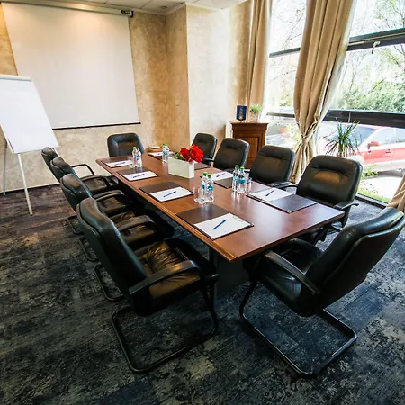 Class فندق بوخارست