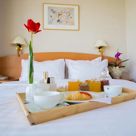 Hotel Class 4*